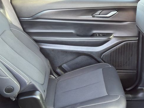 Used 2023 Jeep Grand Cherokee L Laredo image 10