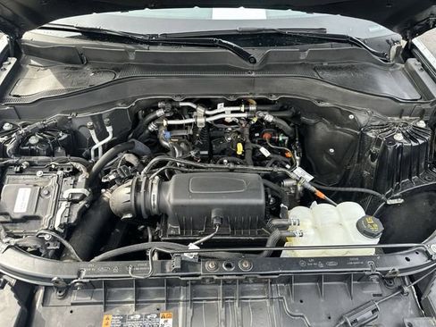 Used 2024 Ford Explorer XLT w/ Equipment Group 202A AWD/4WD image 19