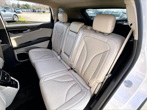 Used 2019 Lincoln Nautilus Reserve image 19