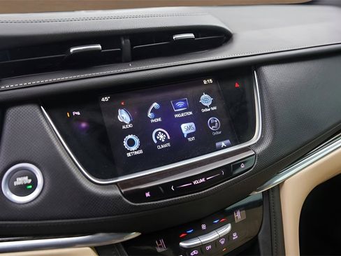 Used 2017 Cadillac XT5 FWD image 16