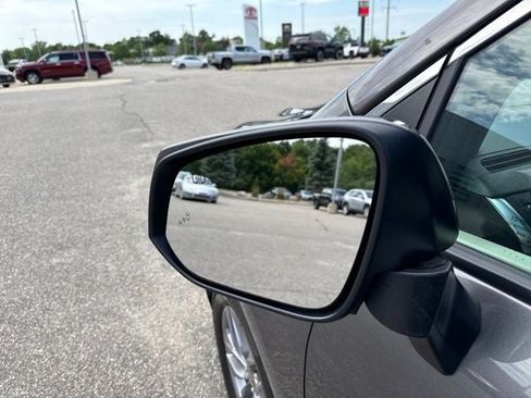 Used 2023 Toyota Sienna XLE FWD image 7