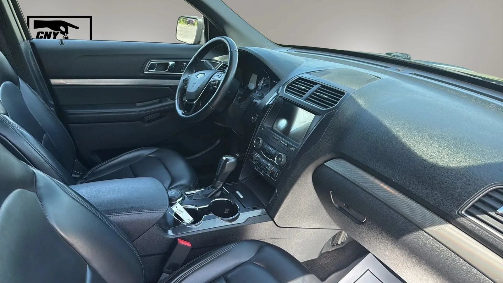Used 2019 Ford Explorer XLT w/ Equipment Group 202A AWD/4WD image 12