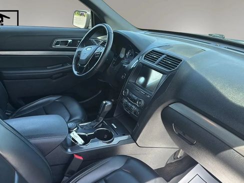 Used 2019 Ford Explorer XLT w/ Equipment Group 202A AWD/4WD image 12