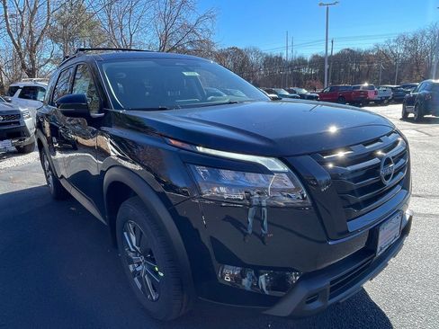 New 2025 Nissan Pathfinder SV image 8