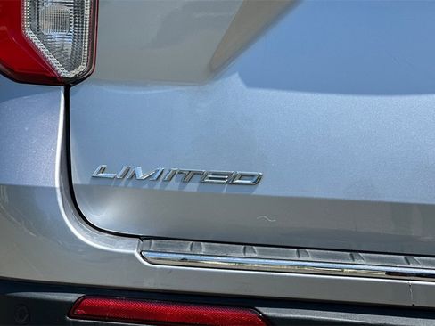 Used 2022 Ford Explorer Limited w/ Equipment Group 301A image 12