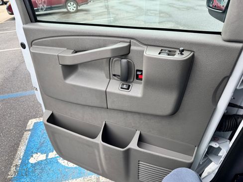 Used 2024 Chevrolet Express 3500 LT w/ LT Preferred Equipment Group image 27