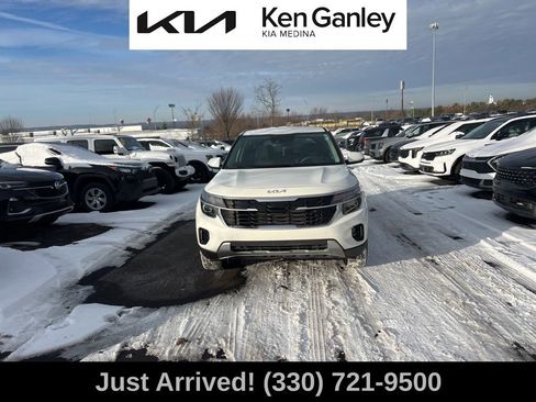 Certified 2024 Kia Seltos LX image 2