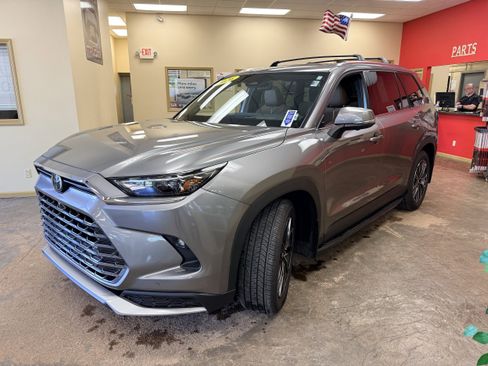 Used 2026 Toyota Grand Highlander AWD Hybrid image 11