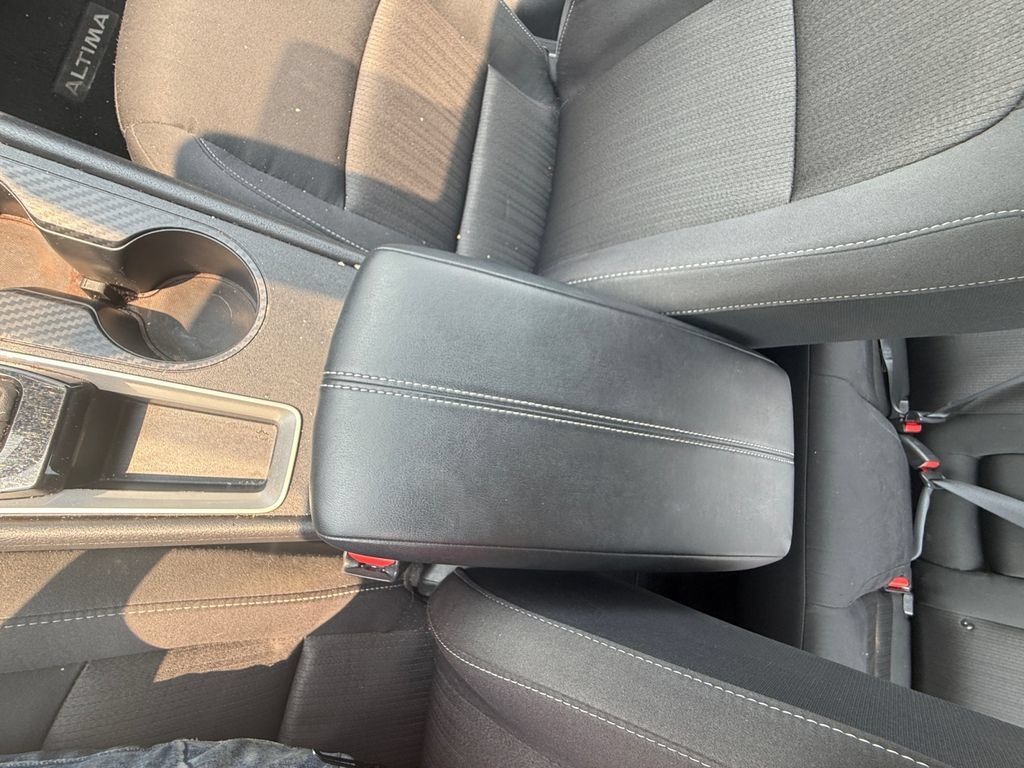 Used 2025 Nissan Altima 2.5 SV FWD image 32