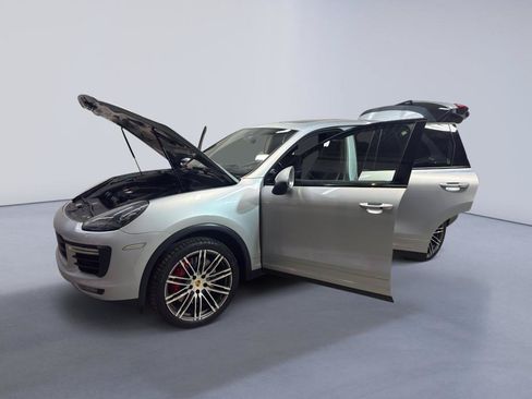Used 2016 Porsche Cayenne Turbo AWD/4WD image 11
