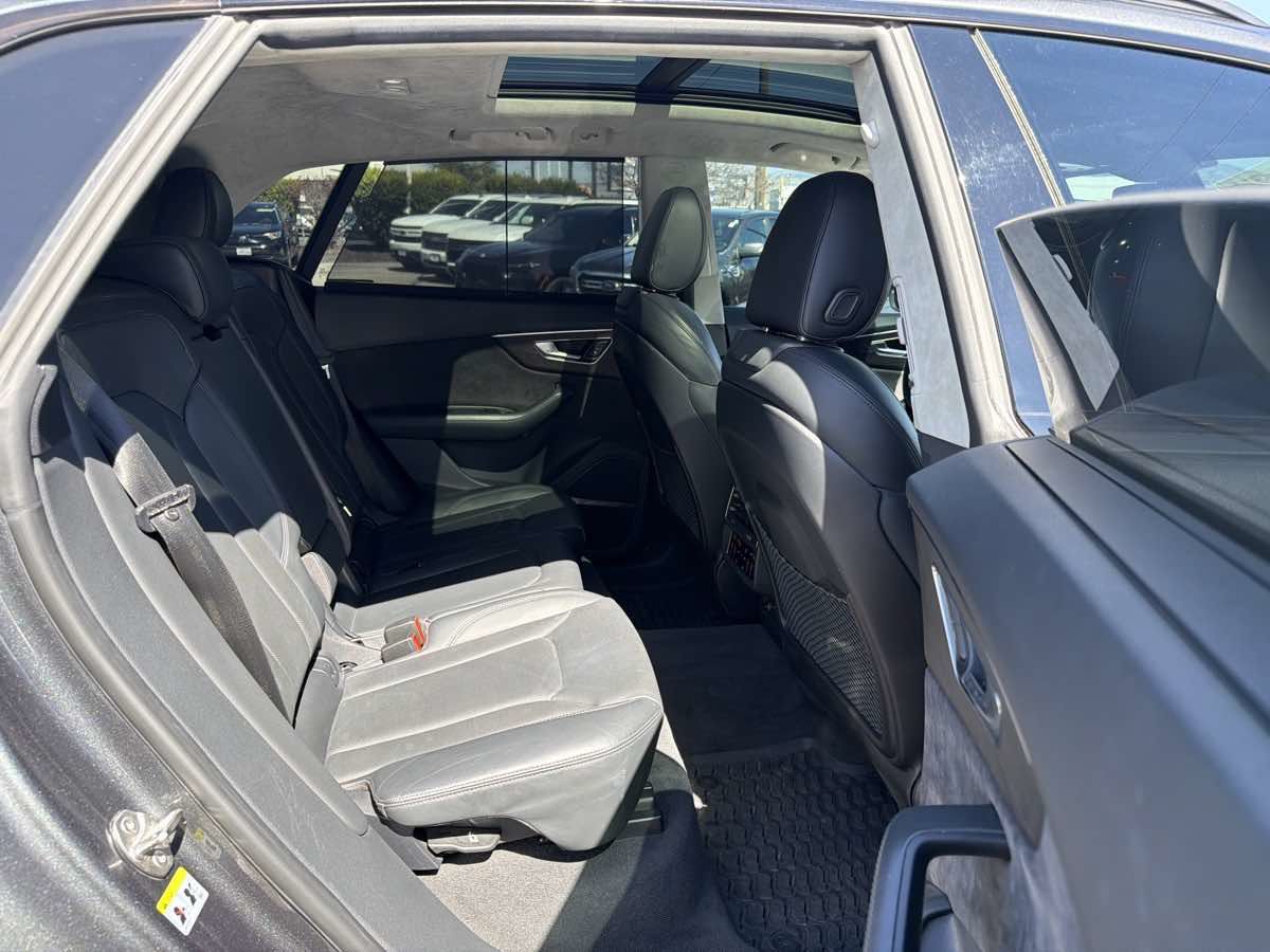 Used 2019 Audi Q8 Prestige w/ Luxury Package AWD/4WD image 16