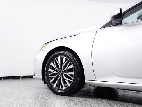 Used 2023 Nissan Altima 2.5 SV FWD image 6
