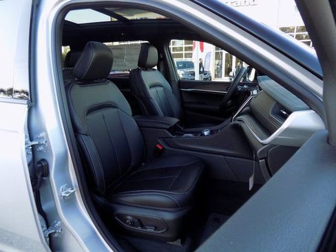 New 2025 Jeep Grand Cherokee L Limited image 27