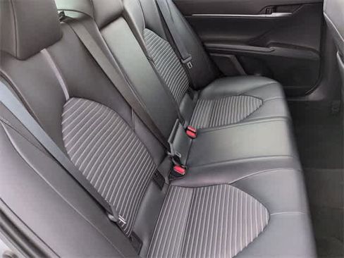 Used 2023 Toyota Camry SE image 19