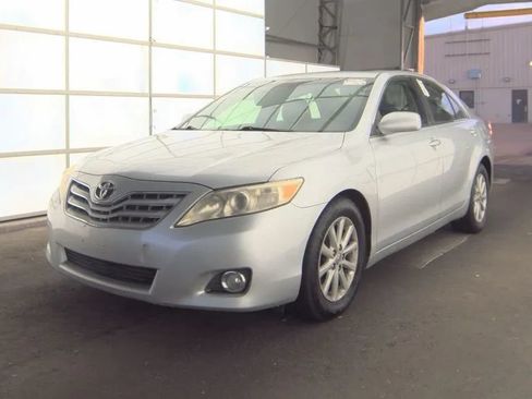 Used 2011 Toyota Camry XLE w/ SE/XLE Extra-Value Pkg FWD image 1