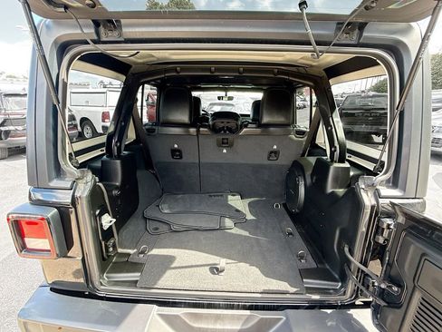 Used 2022 Jeep Wrangler Unlimited Sahara w/ Cold Weather Group image 30