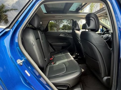 Used 2025 Kia Sportage EX w/ Premium Package FWD image 16