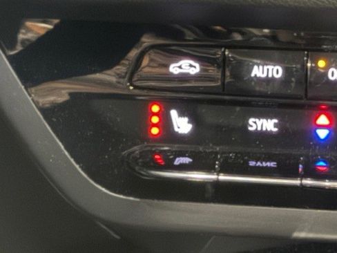 Certified 2022 Buick Envision Essence w/ Safety Package image 21