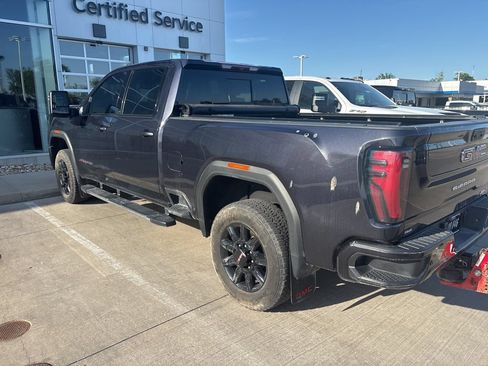Used 2024 GMC Sierra 2500 AT4 w/ AT4 Preferred Package AWD/4WD image 2