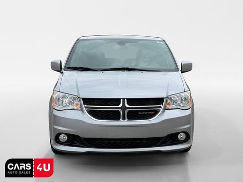 Used 2020 Dodge Grand Caravan SE FWD image 2