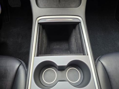 Used 2021 Tesla Model Y Long Range image 32