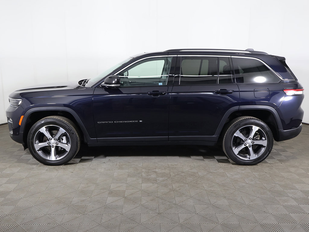 Used 2023 Jeep Grand Cherokee Limited w/ Luxury Tech Group II AWD/4WD image 20