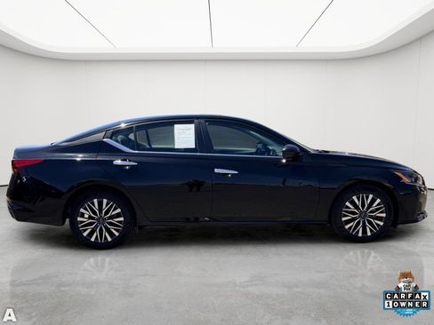 Used 2025 Nissan Altima 2.5 SV FWD image 7