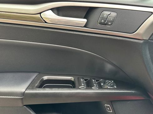 Used 2017 Ford Fusion Energi SE FWD image 12