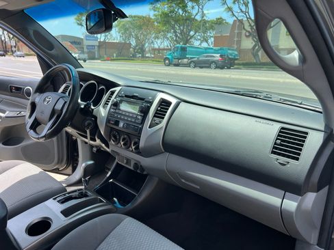 Used 2012 Toyota Tacoma PreRunner w/ SR5 Pkg RWD image 16