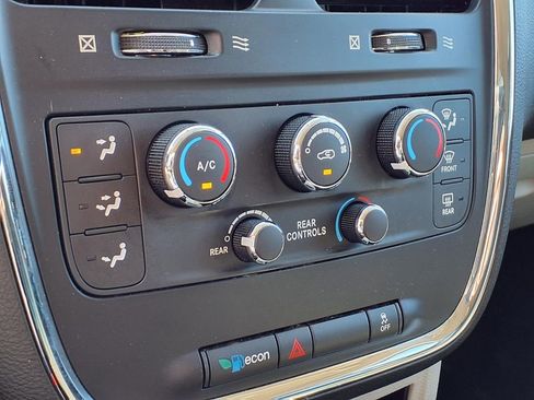 Used 2016 Dodge Grand Caravan SE w/ Quick Order Package 29E SE FWD image 16