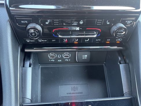 New 2025 Jeep Grand Cherokee Altitude image 27