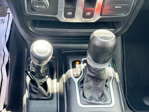 Used 2020 Jeep Wrangler Sport AWD/4WD image 17