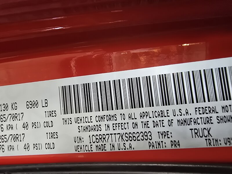 Used 2019 RAM 1500 Classic SLT AWD/4WD image 32