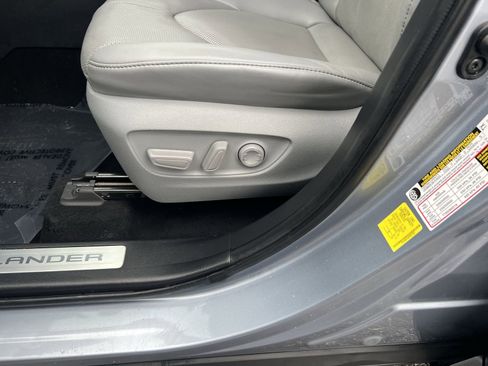 Used 2023 Toyota Highlander Limited image 14