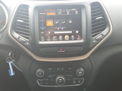 Used 2015 Jeep Cherokee Latitude w/ Cold Weather Group image 29