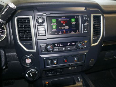 Used 2019 Nissan Titan SV w/ SV Convenience Package image 12