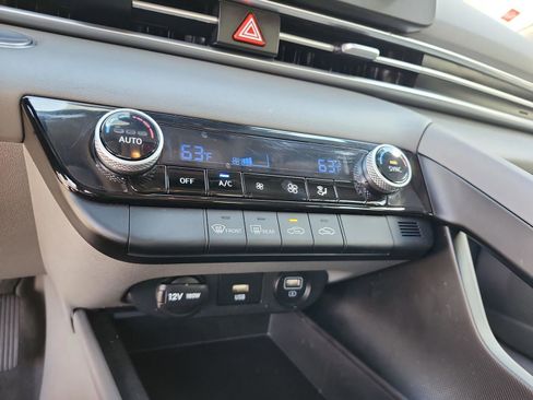 Certified 2023 Hyundai Elantra SEL image 29