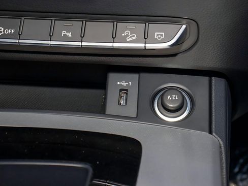 Used 2025 Audi Q5 2.0T Premium image 24