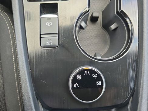 Used 2025 Nissan Rogue SV image 28