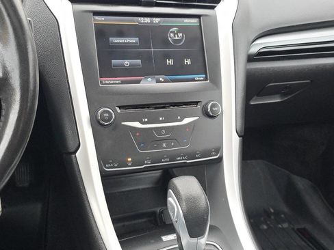 Used 2015 Ford Fusion SE image 21