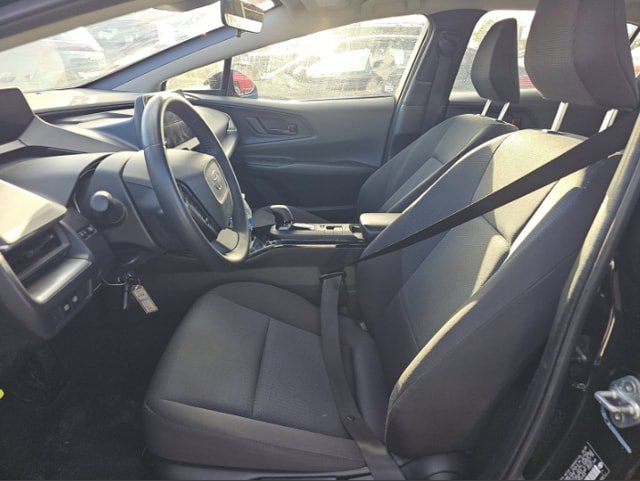 Used 2025 Toyota Prius LE FWD image 9