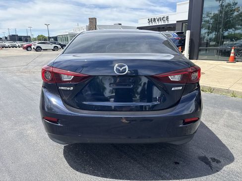 Used 2017 MAZDA MAZDA3 Touring FWD image 2