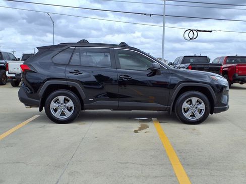 Used 2025 Toyota RAV4 LE image 4