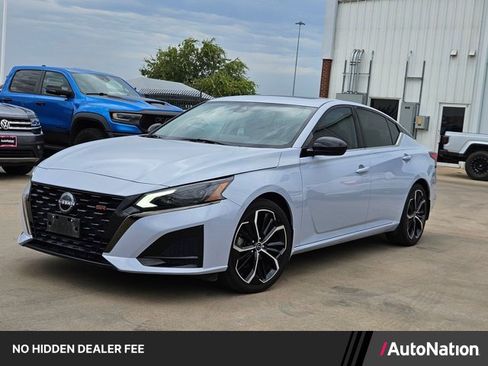 Used 2023 Nissan Altima 2.5 SR w/ SR Premium Package FWD image 1