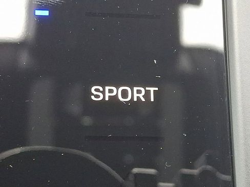 Used 2025 Porsche Macan image 24