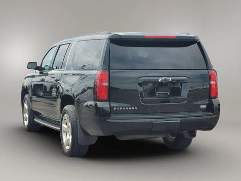 Used 2015 Chevrolet Suburban LT image 7