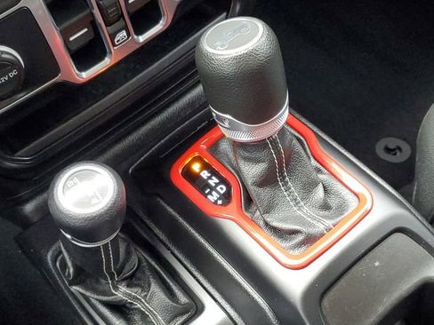 Used 2019 Jeep Wrangler Unlimited Sahara w/ Uconnect 4C Nav & Sound Group AWD/4WD image 29