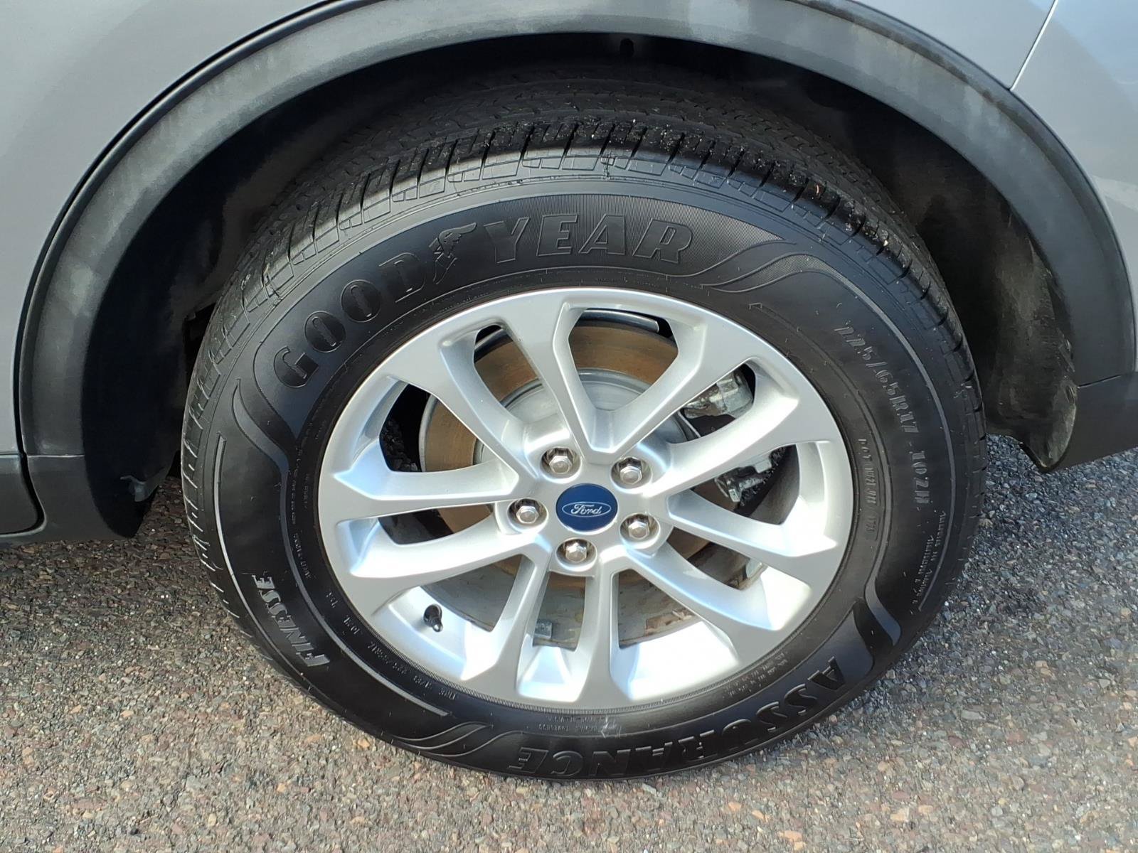 Used 2022 Ford Escape SE FWD image 10