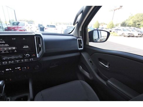 Used 2025 Nissan Frontier SV w/ SV Convenience Package RWD image 8