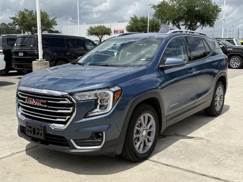 Used 2024 GMC Terrain SLT AWD/4WD image 9